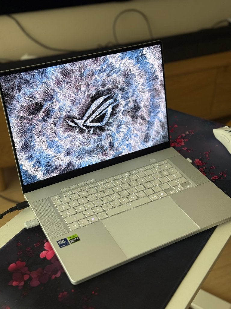 ASUS ROG Zephyrus G16 GU605CX-QR076W - RTX 5090 - 64GB DDR5, Computers en Software, 64 GB of meer, Gebruikt, Met videokaart, Qwerty
