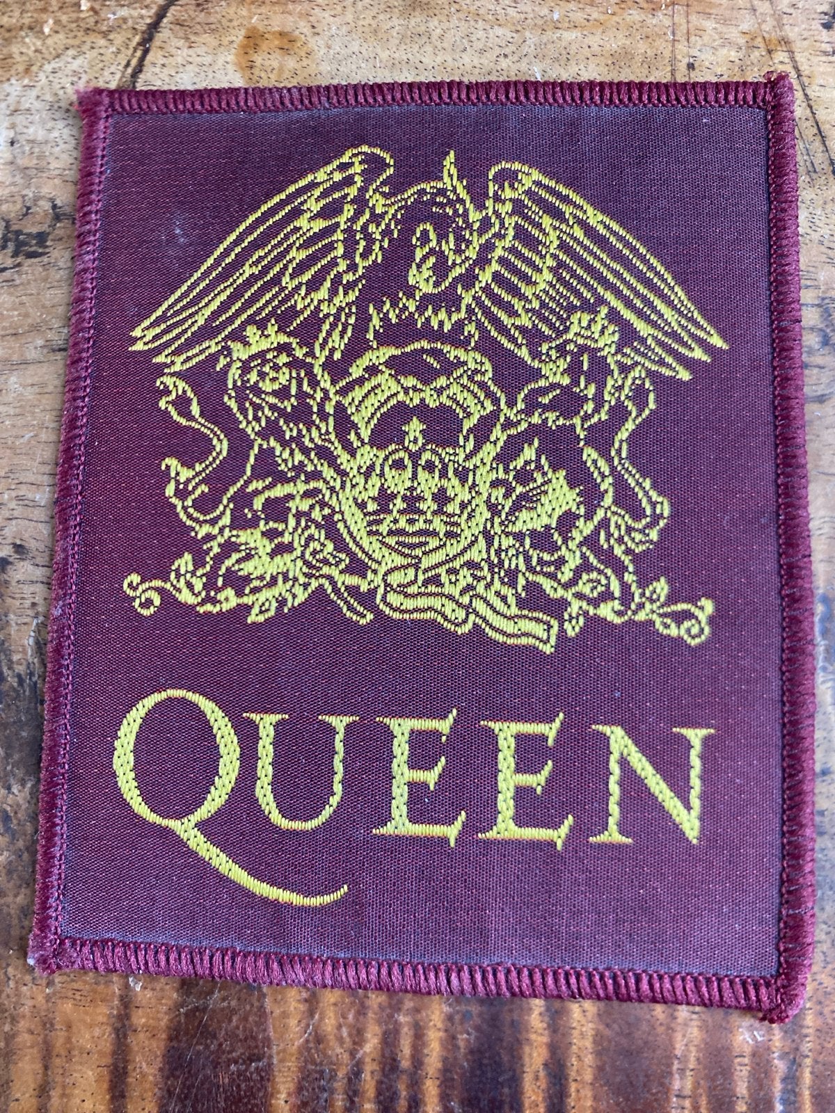 Queen bandlogo patch - Geborduurd embleem, Verzamelen, Ophalen of Verzenden, Zo goed als nieuw, Overige typen