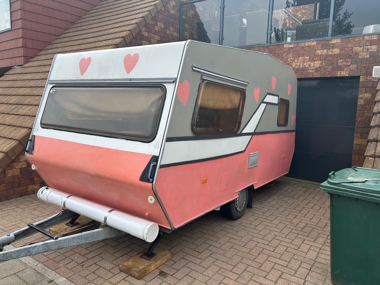 Gezellige  caravan met 4 slaapplaatsen en goede verlichting, Caravans en Kamperen, Caravans, Particulier, Rondzit, Tot en met 4