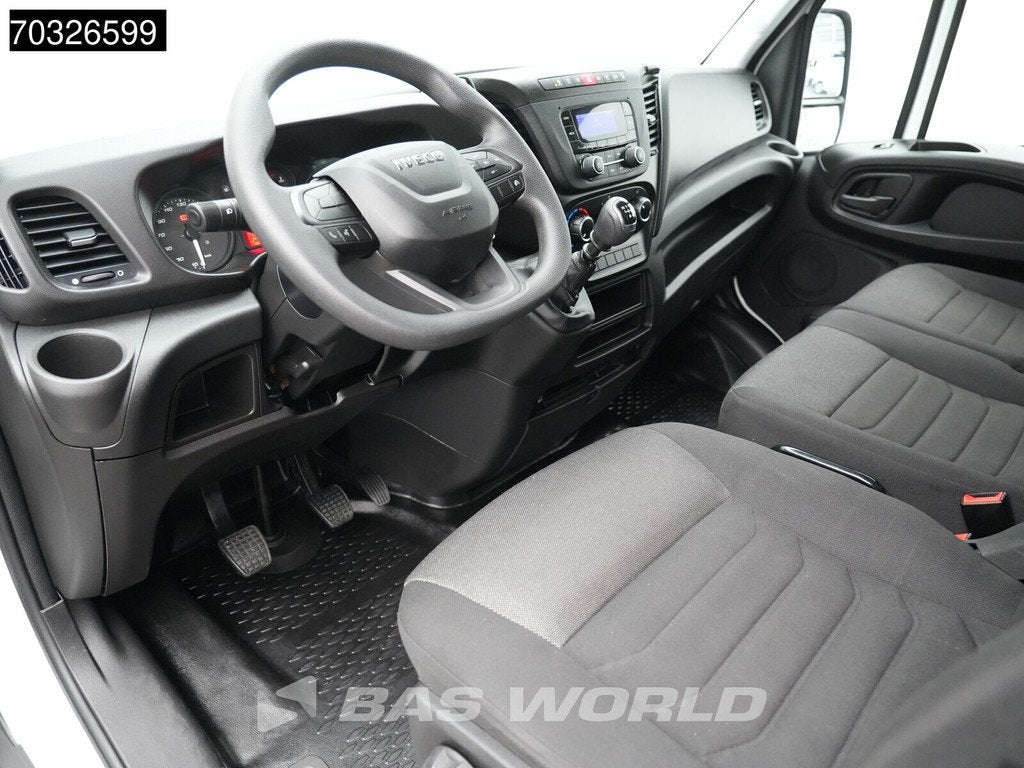 Iveco Daily 35C16 3.0L Laadklep Dubbellucht 160PK Bakwagen A, Auto's, Stof, Gebruikt, Euro 6, 4 cilinders