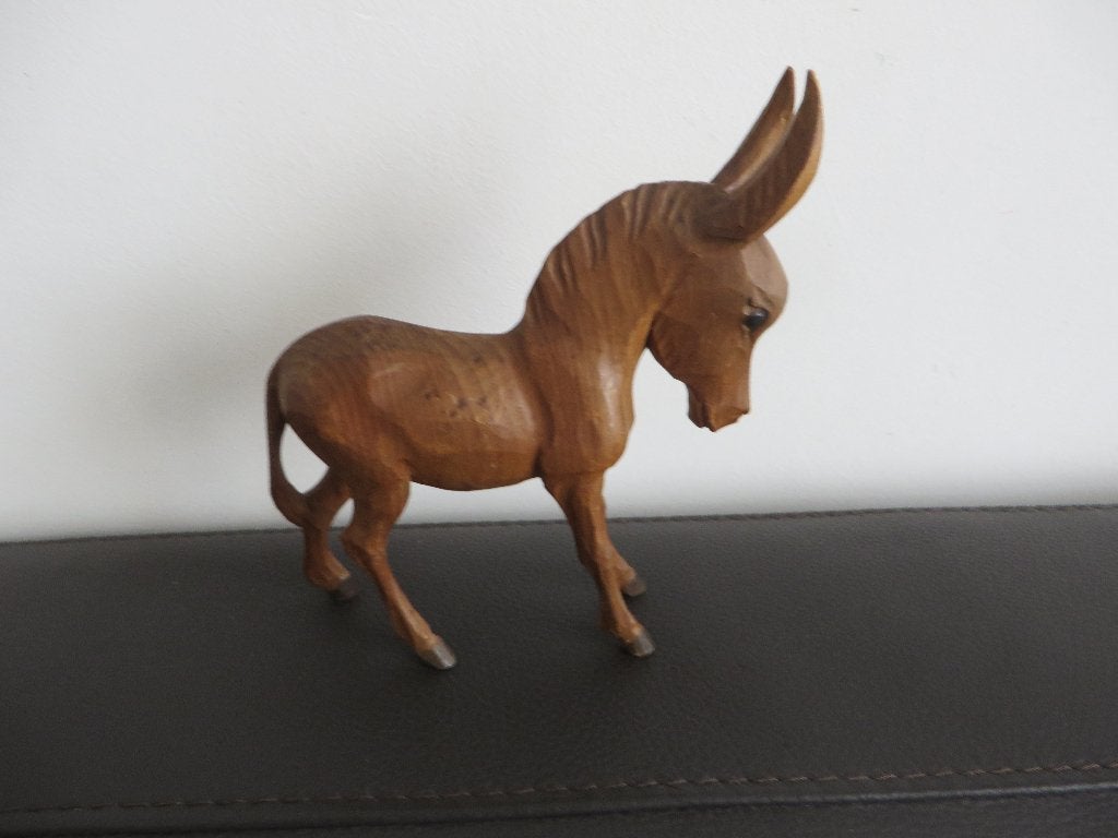 Antiek houten houtsnijwerk beeldje van een lief ezel veulen, Minder dan 20 cm, Natuurlijk materiaal, Ophalen of Verzenden, Beeld