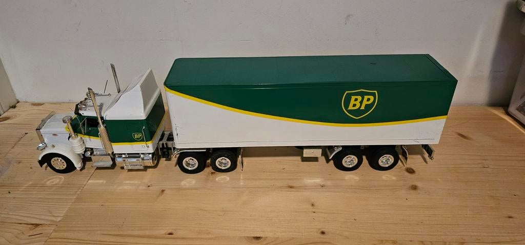 Schaal 1:24 - Peterbilt 359 BP Vrachtwagen door Revell, Ophalen of Verzenden, Zo goed als nieuw, Bus of Vrachtwagen, SIKU