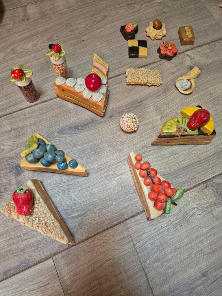 Decoratief nep gebak en koekjes van brooddeeg, Ophalen of Verzenden, Nieuw