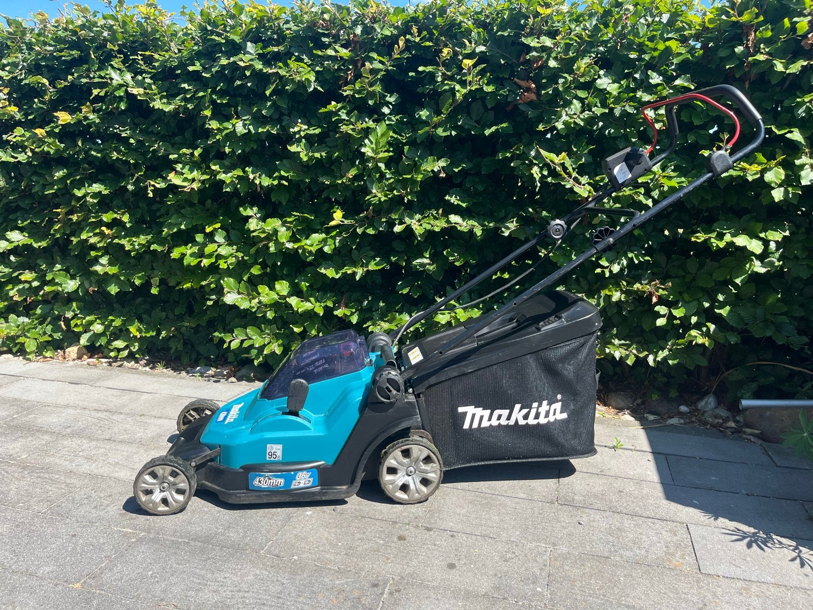 Makita DLM432 Accu Grasmaaier (2x18V) excl accu’s, Tuin en Terras, Grasmaaiers, Ophalen, Cirkelmaaier, Gebruikt, Accu-grasmaaier