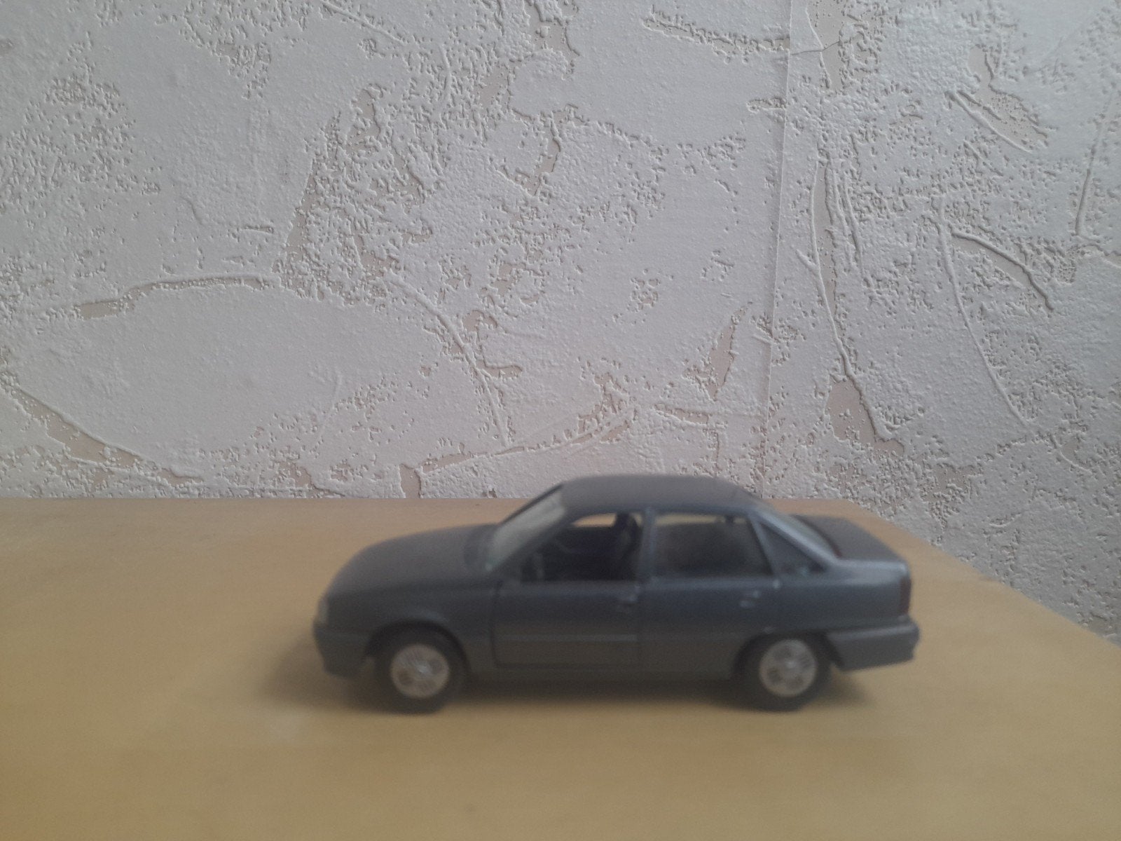 Opel Kadett E Sedan Gama 1:43, Hobby en Vrije tijd, Modelauto's | 1:43, Ophalen of Verzenden, Zo goed als nieuw, Auto, Gama