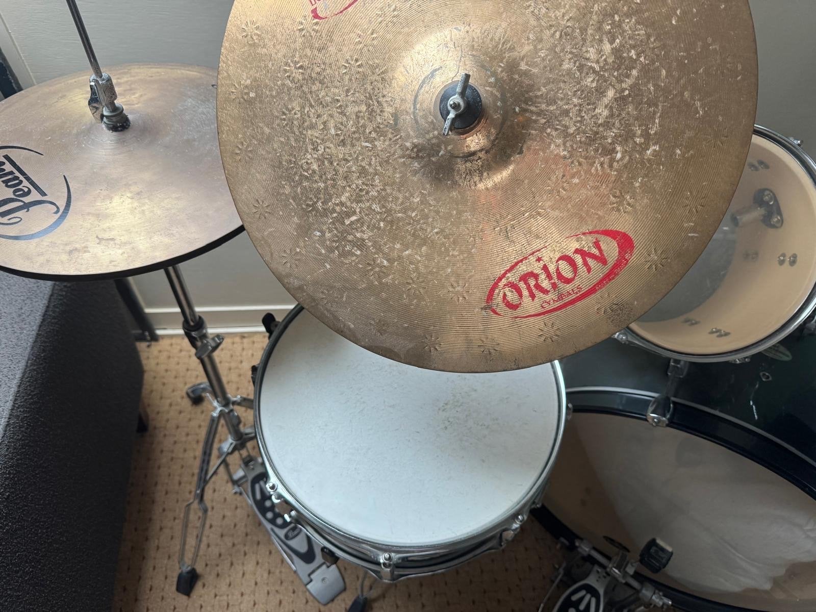 Foto 6 van Pearl drumstel compleet met toebehoren en extra sticks