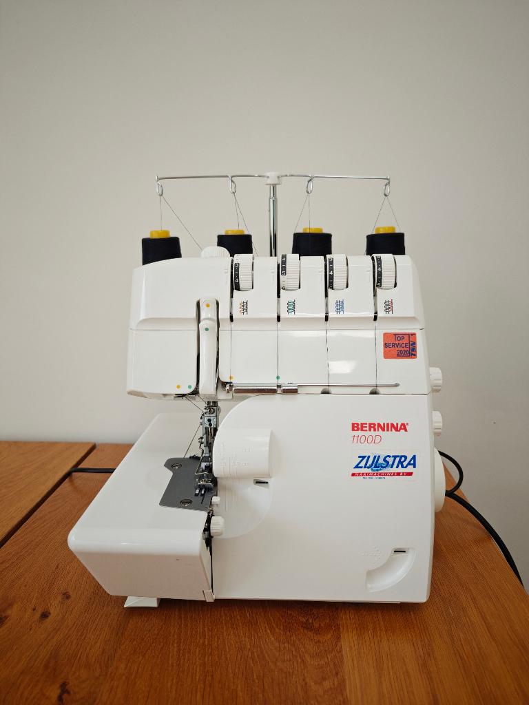 Bernina 1100D Lockmachine in uitstekende staat, Hobby en Vrije tijd, Ophalen, Zo goed als nieuw, Lockmachine, Bernina