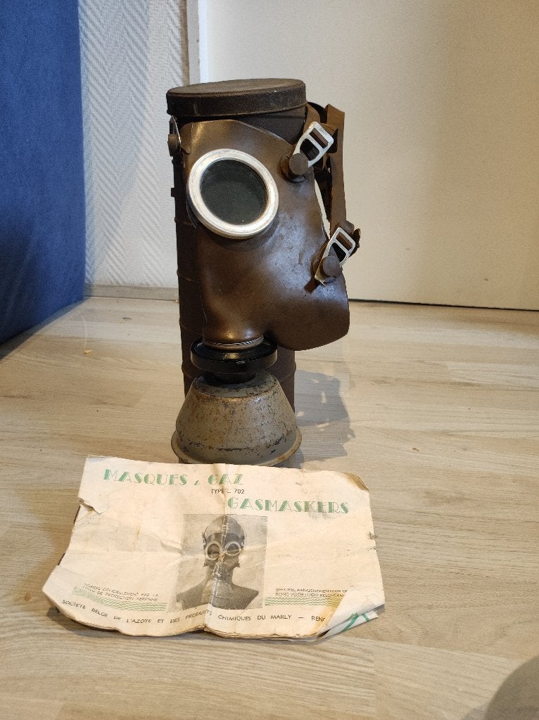 Origineel Nederlands gasmasker WO2 met boekje, Ophalen of Verzenden, Landmacht, Nederland, Overige typen
