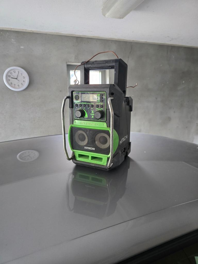 Robuuste Hitachi bouwradio - Ideaal voor werkplaats/bouw, Ophalen of Verzenden, Gebruikt, Bouwradio