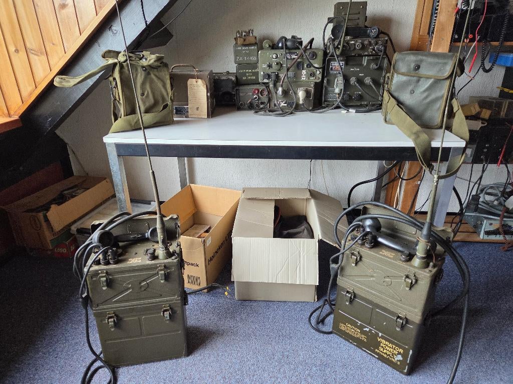 Oude leger radio set 1950, Telecommunicatie, Zenders en Ontvangers, Ophalen, Gebruikt, Zender en Ontvanger
