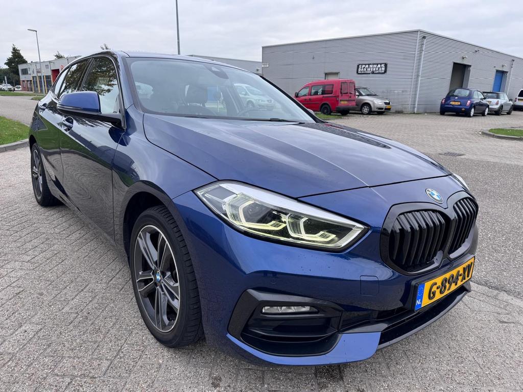 BMW 1-Serie 118i 140pk Aut 2019 Blauw, Auto's, BMW, Blauw, Leder en Stof, Origineel Nederlands, 3 cilinders