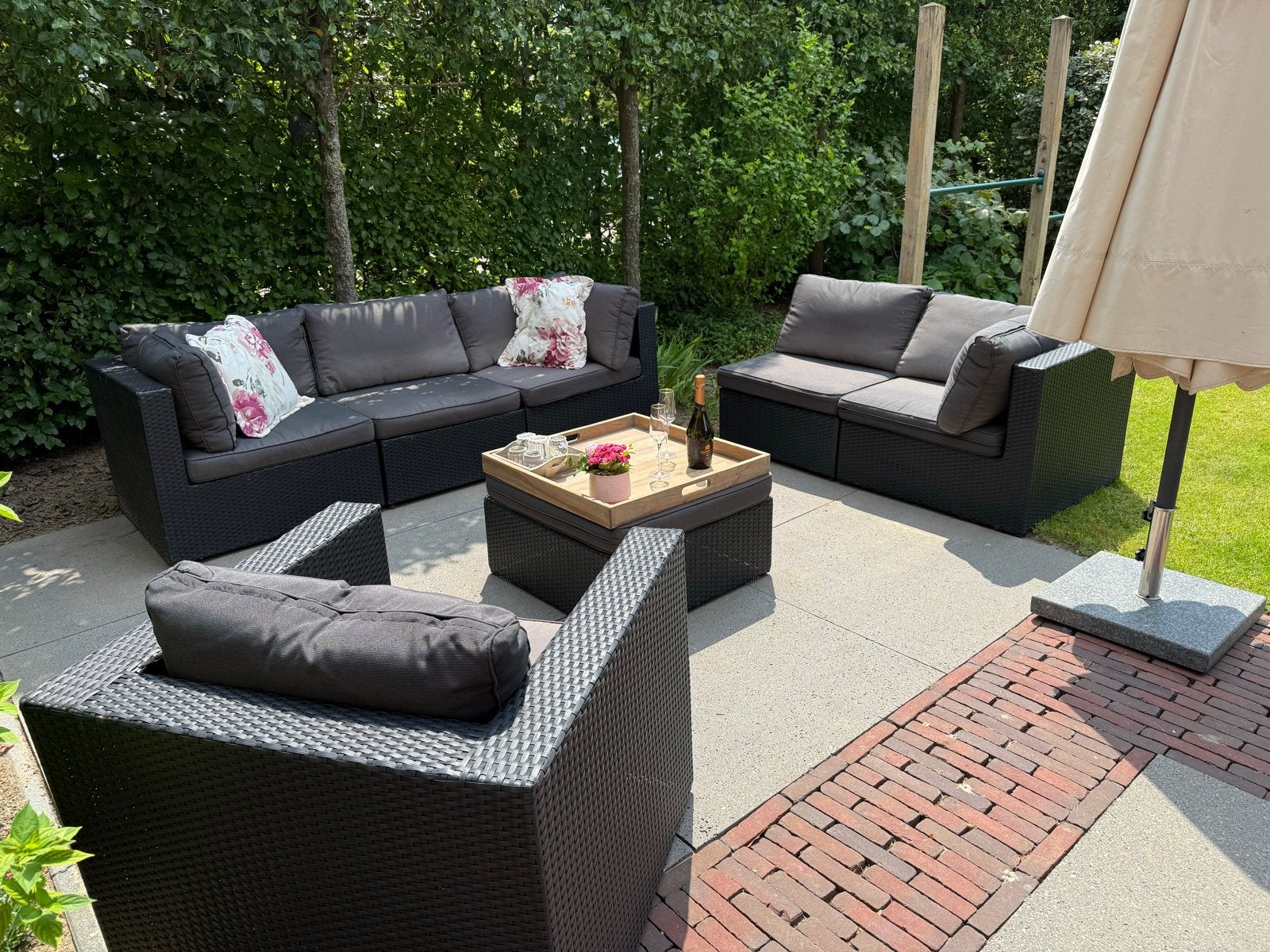 Gebruikte loungeset - 10 jaar oud, kussens verschoten, Gebruikt, Meer dan 8 zitplaatsen, Ophalen of Verzenden, Loungeset