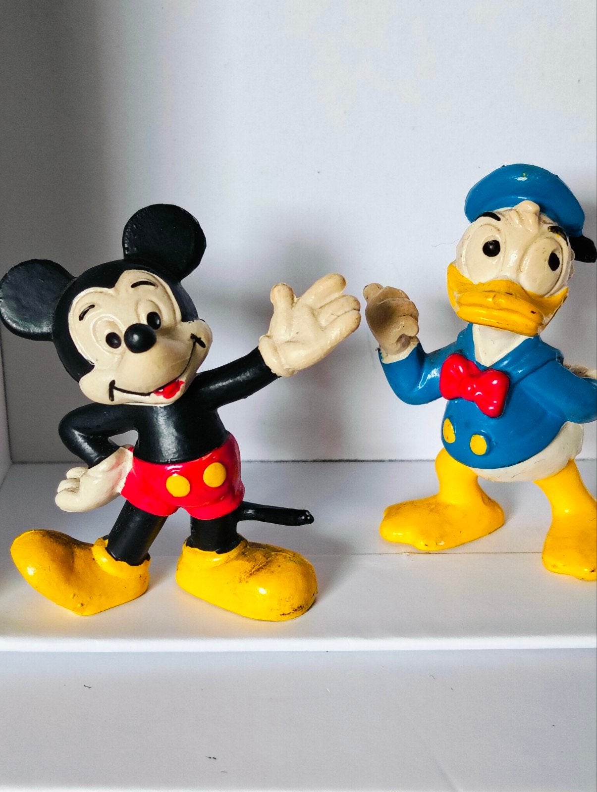 Vintage Zeldzame Mickey Mouse en Donald Duck Beeldjes, Verzamelen, Disney, Ophalen of Verzenden, Mickey Mouse, Gebruikt, Beeldje of Figuurtje