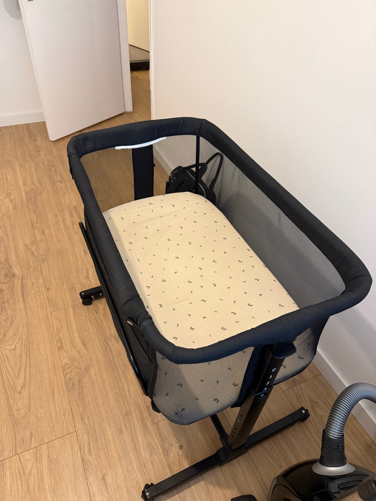 MamaLoes Noé Zwart Co-Sleeper Wieg aan Bed - Zo goed als nie, Ophalen, Zo goed als nieuw, Wieg