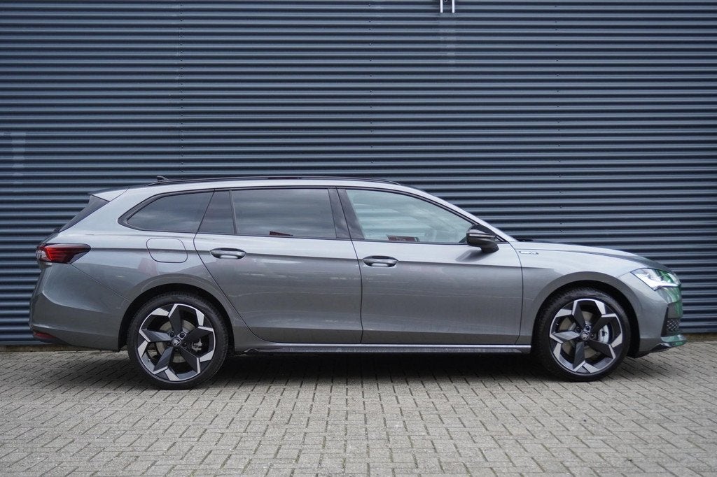 Skoda Superb Combi 1.5 TSI 150pk PHEV Sportline Business | W, Auto's, Skoda, 12 maanden, 1498 cc, 4 cilinders, 26 kWh