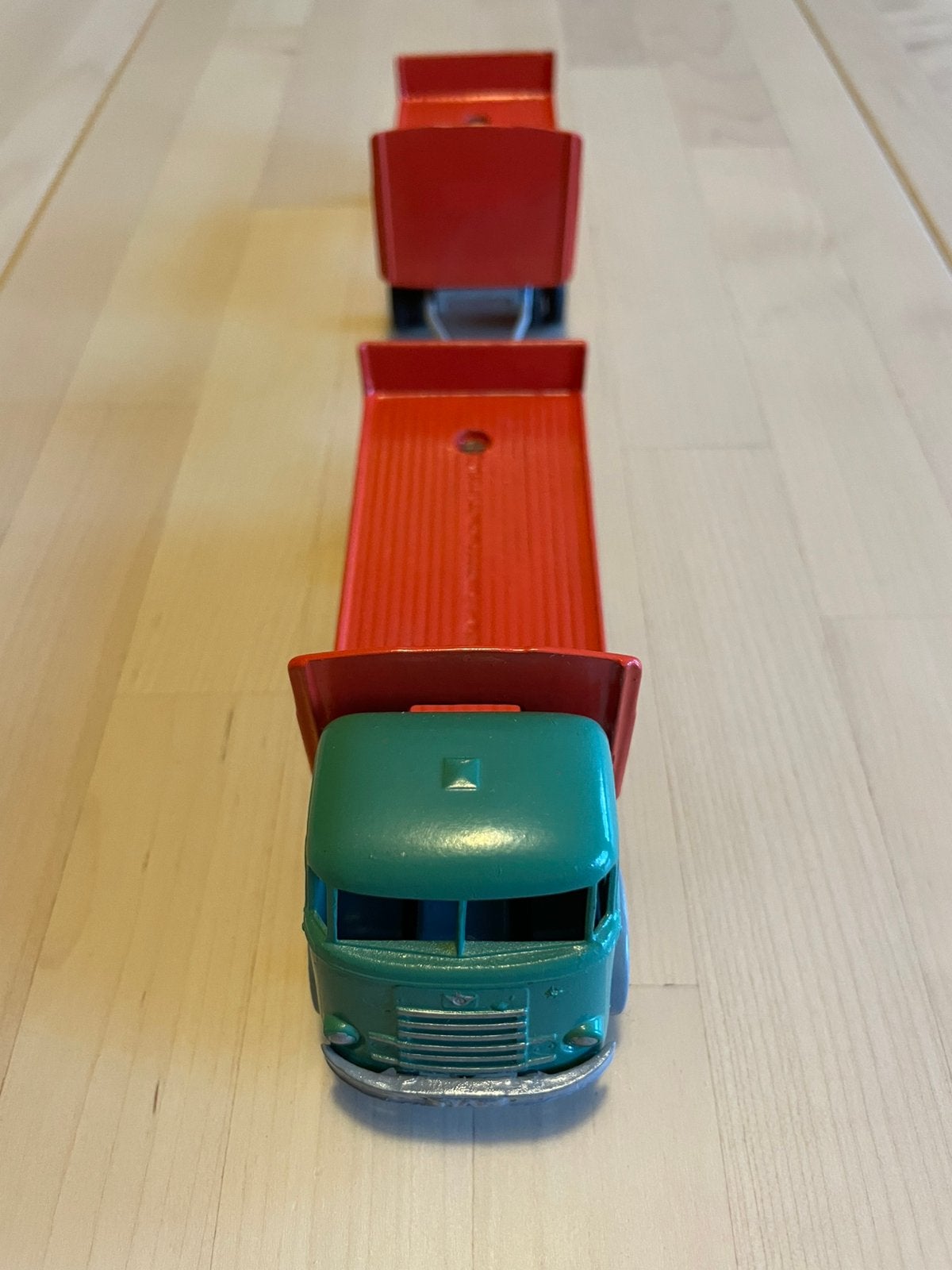 DAF 6-streper met spijltje, hooibak en bijpassende aanhanger, Ophalen of Verzenden, Zo goed als nieuw, Bus of Vrachtwagen, Lion Toys