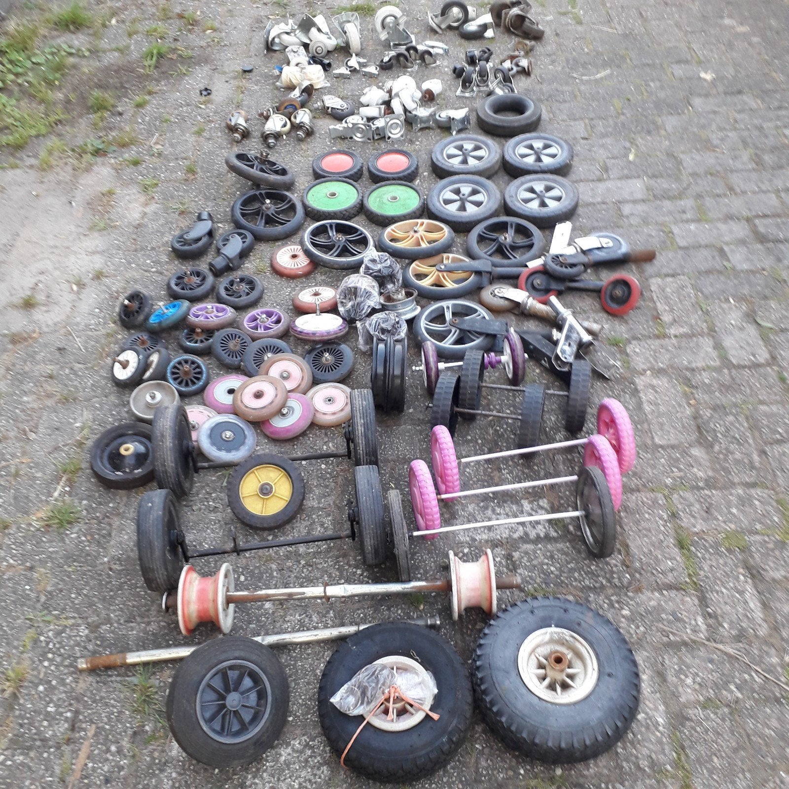 Diverse wielen: bolderkar, grasmaaier, zwenkwielen & meer, Ophalen, Gebruikt