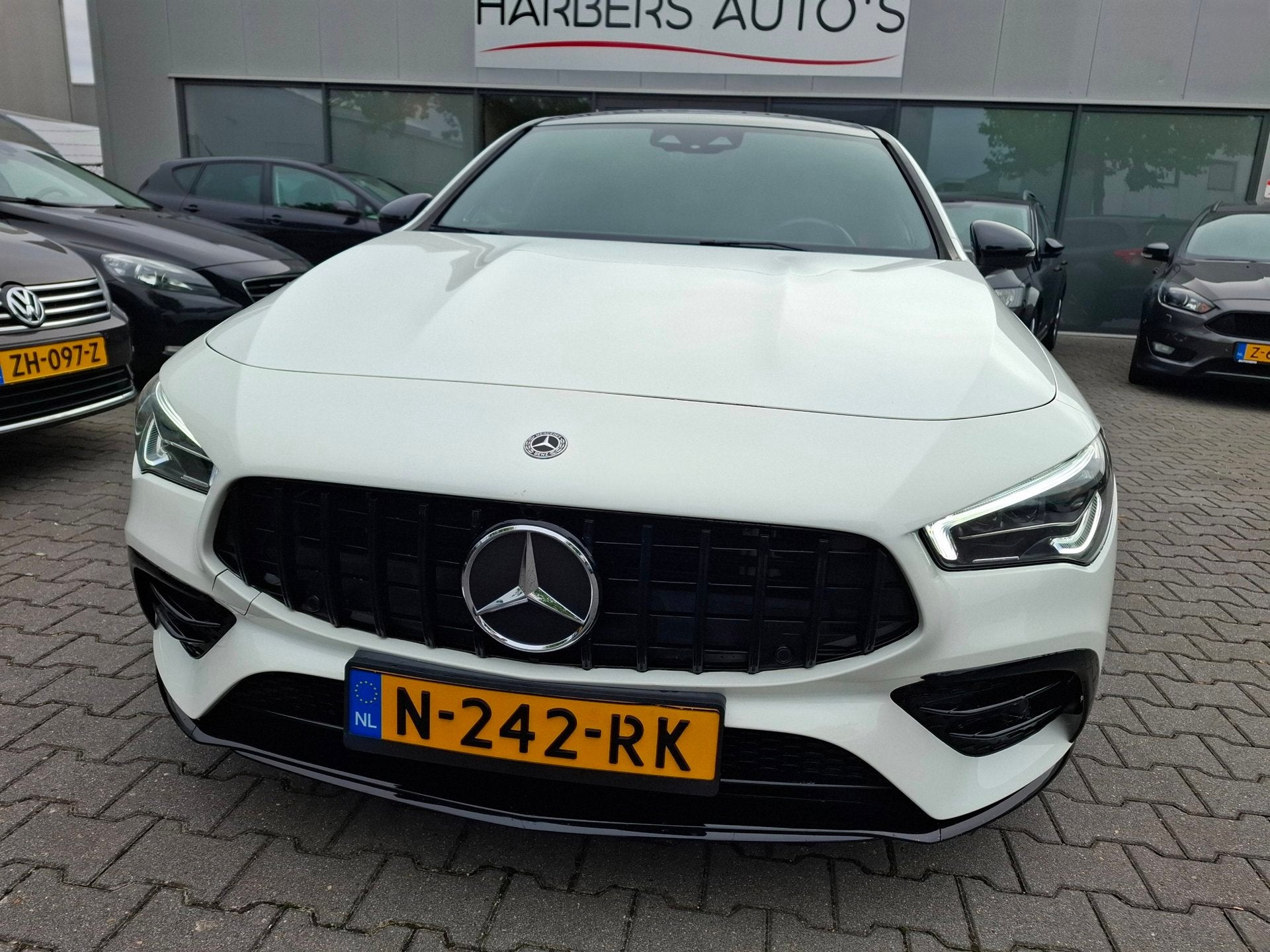 Mercedes-Benz CLA-klasse Shooting Brake 200 Premium Plus AUT, Gebruikt, 4 cilinders, 1600 kg, 1332 cc