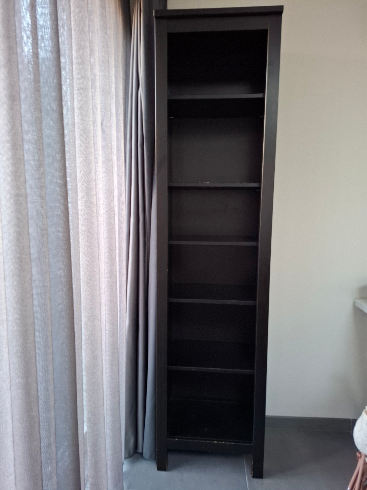 IKEA Hemnes Boekenkast (zwart/bruin), Huis en Inrichting, Ophalen, Met plank(en), Gebruikt, 200 cm of meer