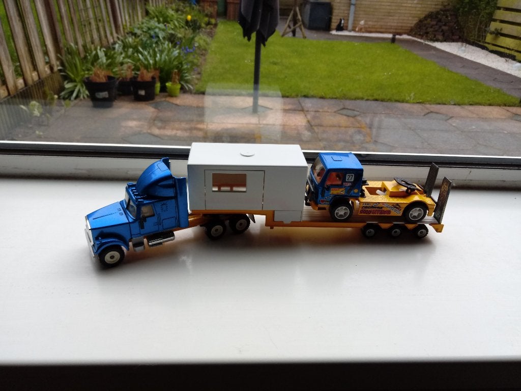 White truck + Volvo Racetruck Siku, Ophalen, Zo goed als nieuw, Auto