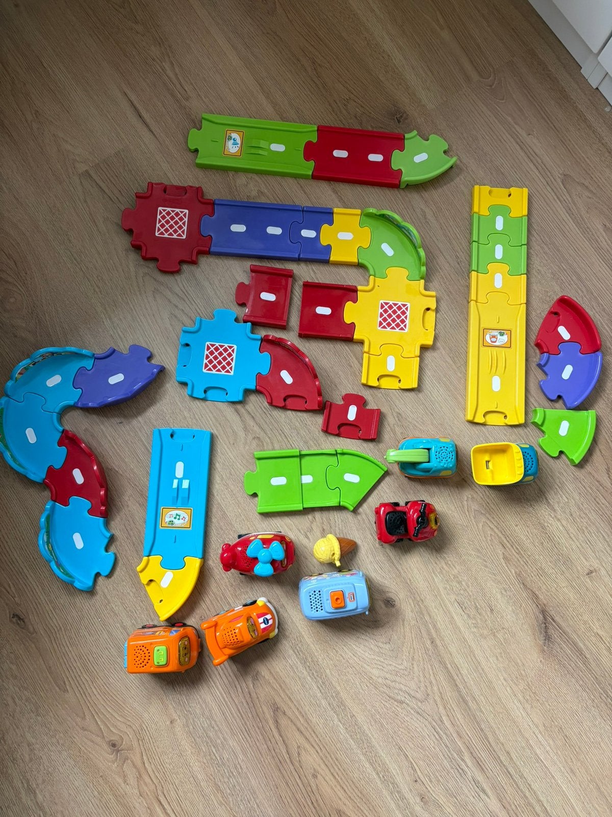 Toet toet auto en rijbaan, Kinderen en Baby's, Speelgoed | Vtech, Ophalen, Zo goed als nieuw, 2 tot 4 jaar
