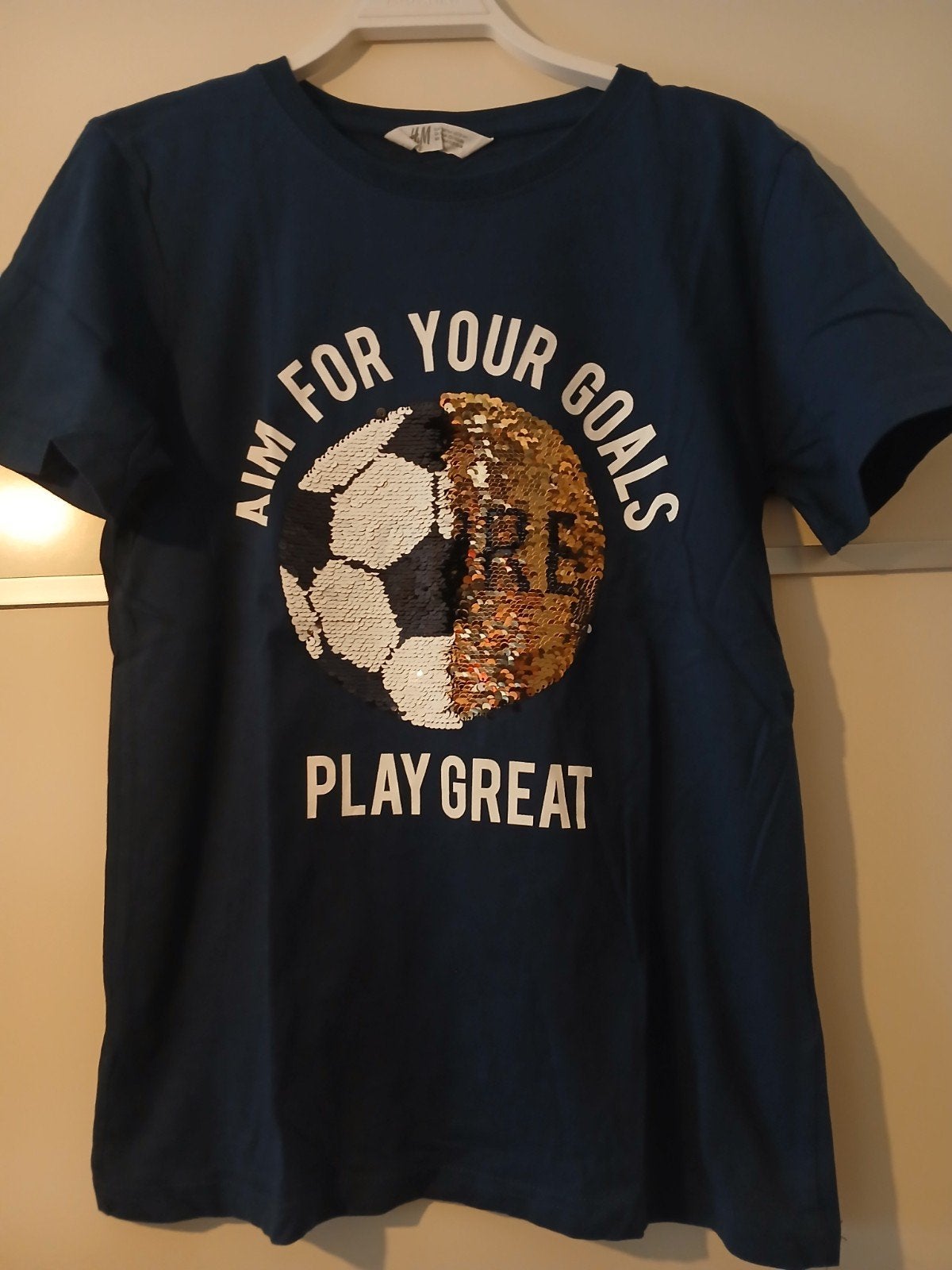 H&M Voetbal T-shirt met omkeerbare pailletten - Maat 158/164, H&M, Ophalen of Verzenden, Zo goed als nieuw, Shirt of Longsleeve