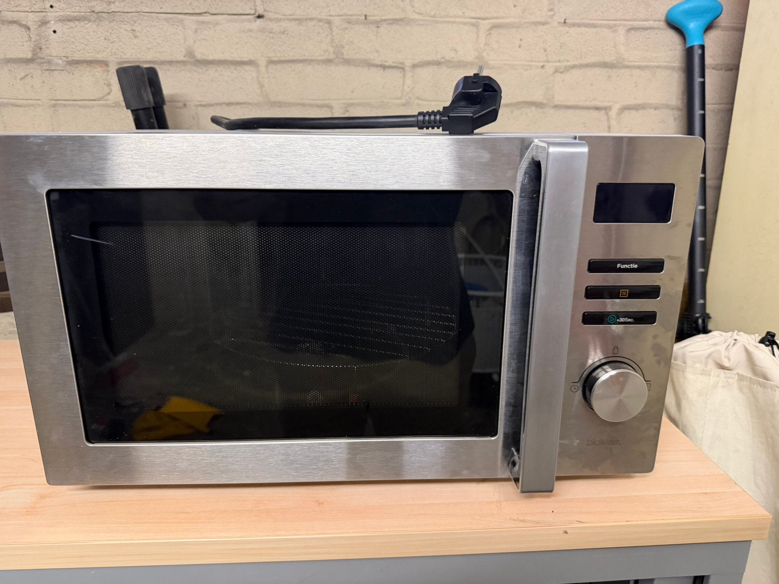 Blokker Combimagnetron 900W, Ophalen, Zo goed als nieuw, Grill