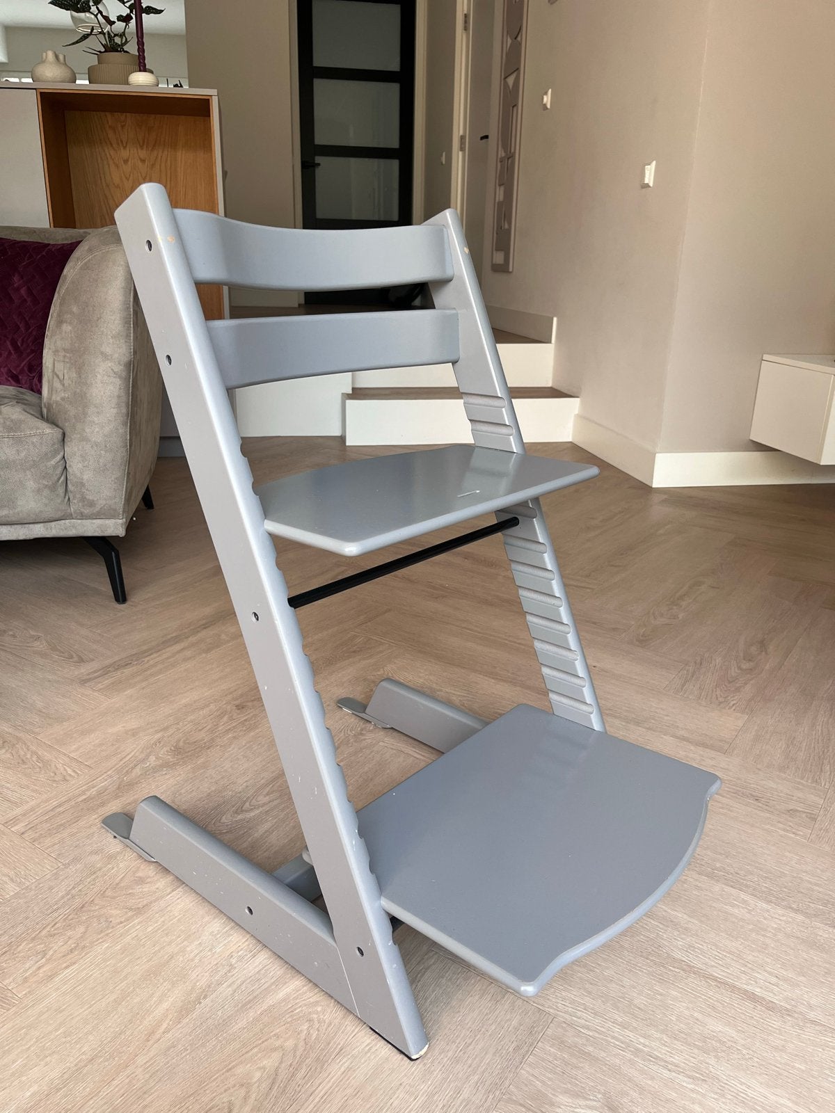 Stokke Tripp Trapp stoel grijs - Meegroeistoel, Kinderen en Baby's, Ophalen, Gebruikt, Meegroeistoel, Aanschuifbaar