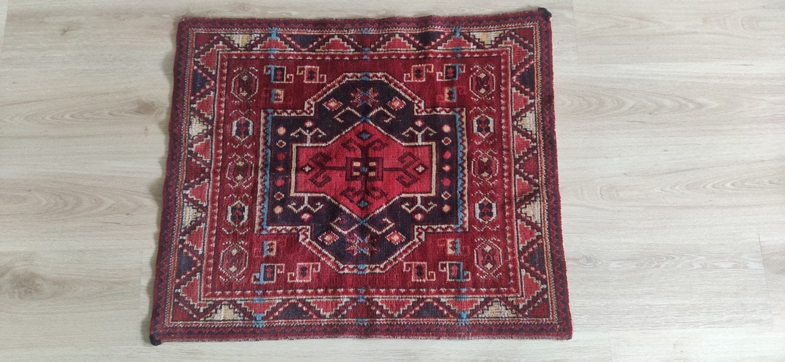 Perzisch tafelkleedje rood - 70 x 82 cm, Ophalen, 50 tot 100 cm, 50 tot 100 cm, Zo goed als nieuw