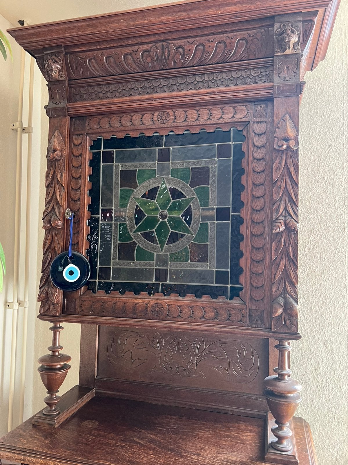 Antieke kast met glas in lood, Ophalen