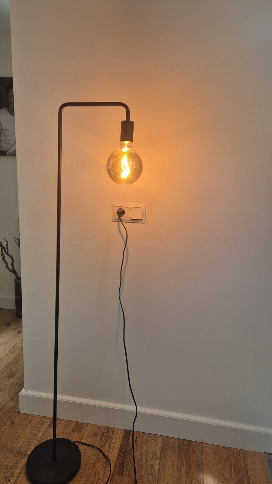 Moderne zwarte vloerlamp met E27 fitting en LED lamp, Zo goed als nieuw, 150 tot 200 cm, E27 (groot), Ophalen of Verzenden