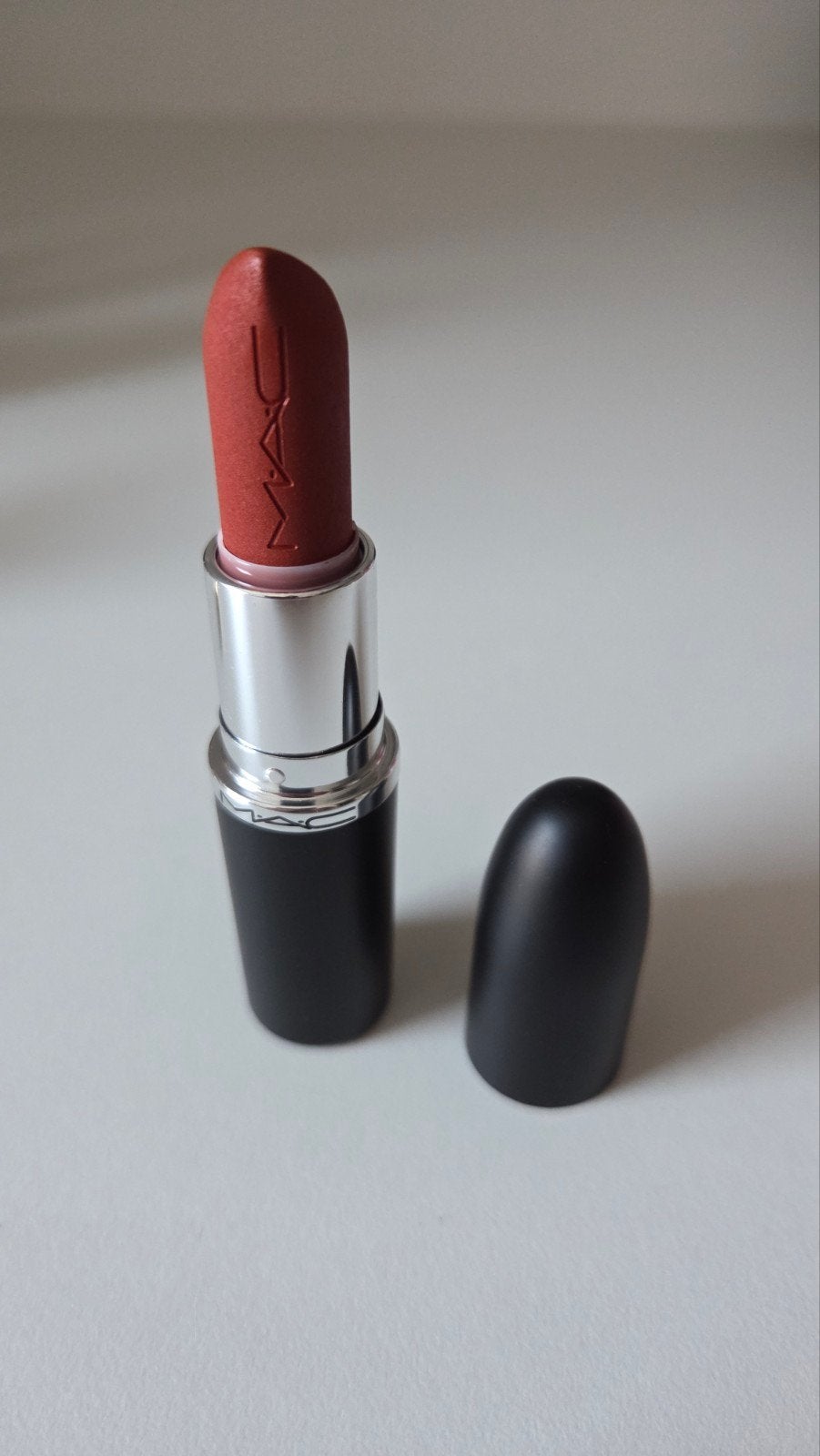 Mac Cosmetics lipstick Marrakesch, Ophalen of Verzenden, Zo goed als nieuw, Lippen