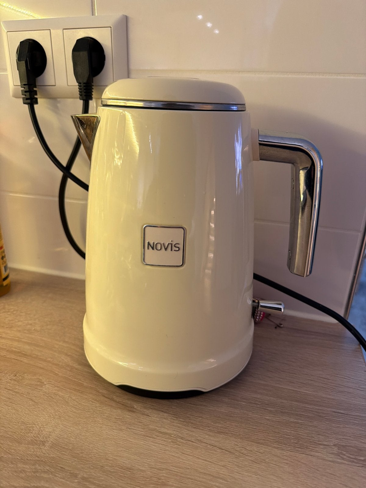 Novis waterkoker - Crème, 1 tot 2 liter, Ophalen of Verzenden, Zo goed als nieuw