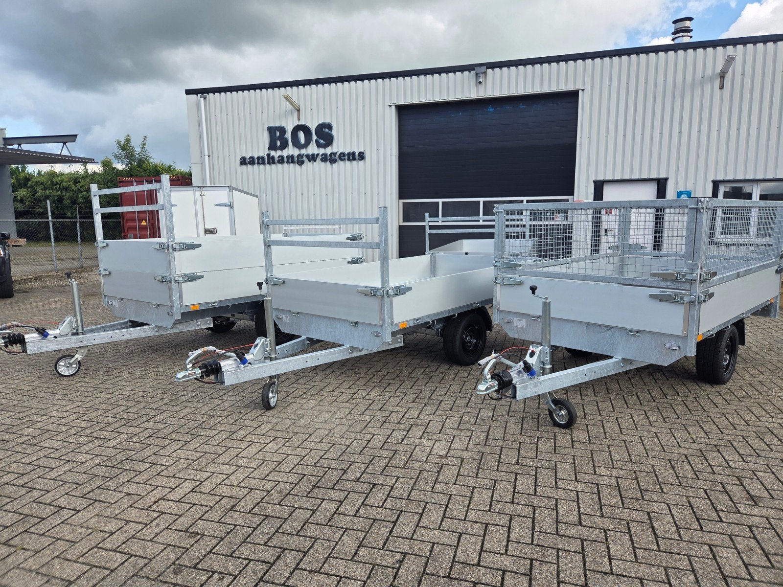 Syma enkelasser Plateauwagens 1350kg geremd en 750kg onger., Ophalen of Verzenden, Nieuw