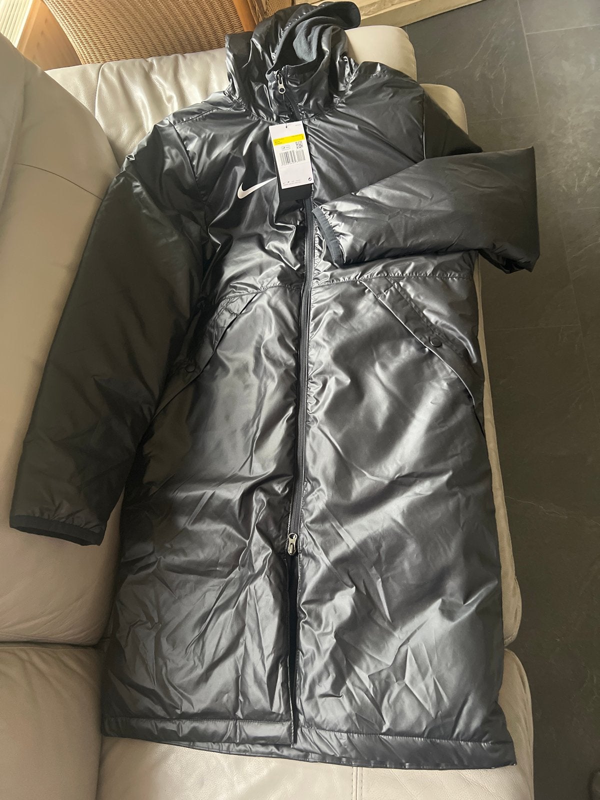 Nieuwe Nike winterparka - Unisex, Ophalen of Verzenden, Nieuw, Maat 38/40 (M), Zwart