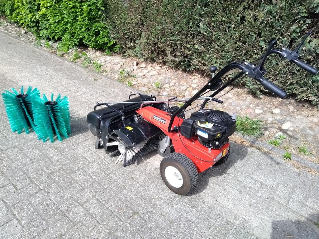Tiel burger veegmachine TK18 met opvangbak en sneeuwborstel, Ophalen, Zo goed als nieuw, Tielburger