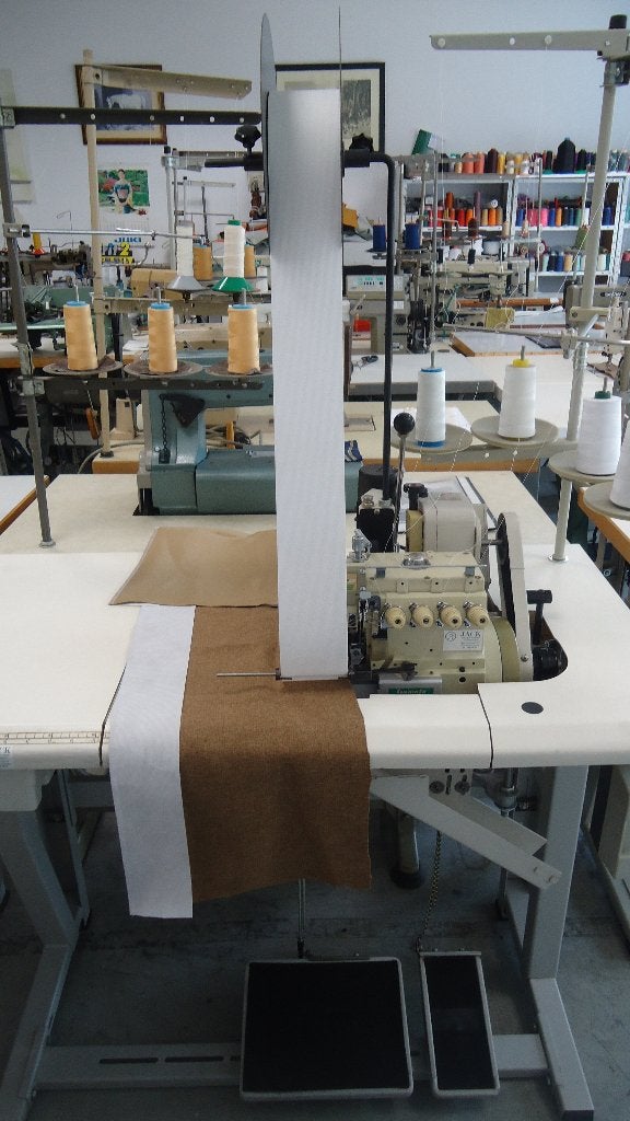 Industrie lockmachine Yamato met Puller (Gordijnband, Overige merken, Gebruikt, Ophalen of Verzenden, Naaimachine