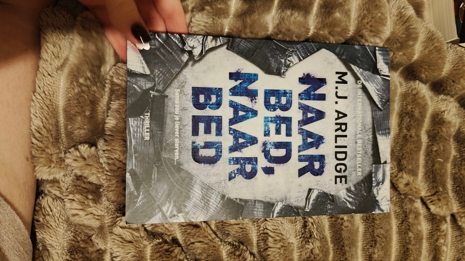 M.J. Arlidge - Naar bed, naar bed (Thriller), Boeken, Ophalen of Verzenden, Zo goed als nieuw, M.J. Arlidge, Europa overig