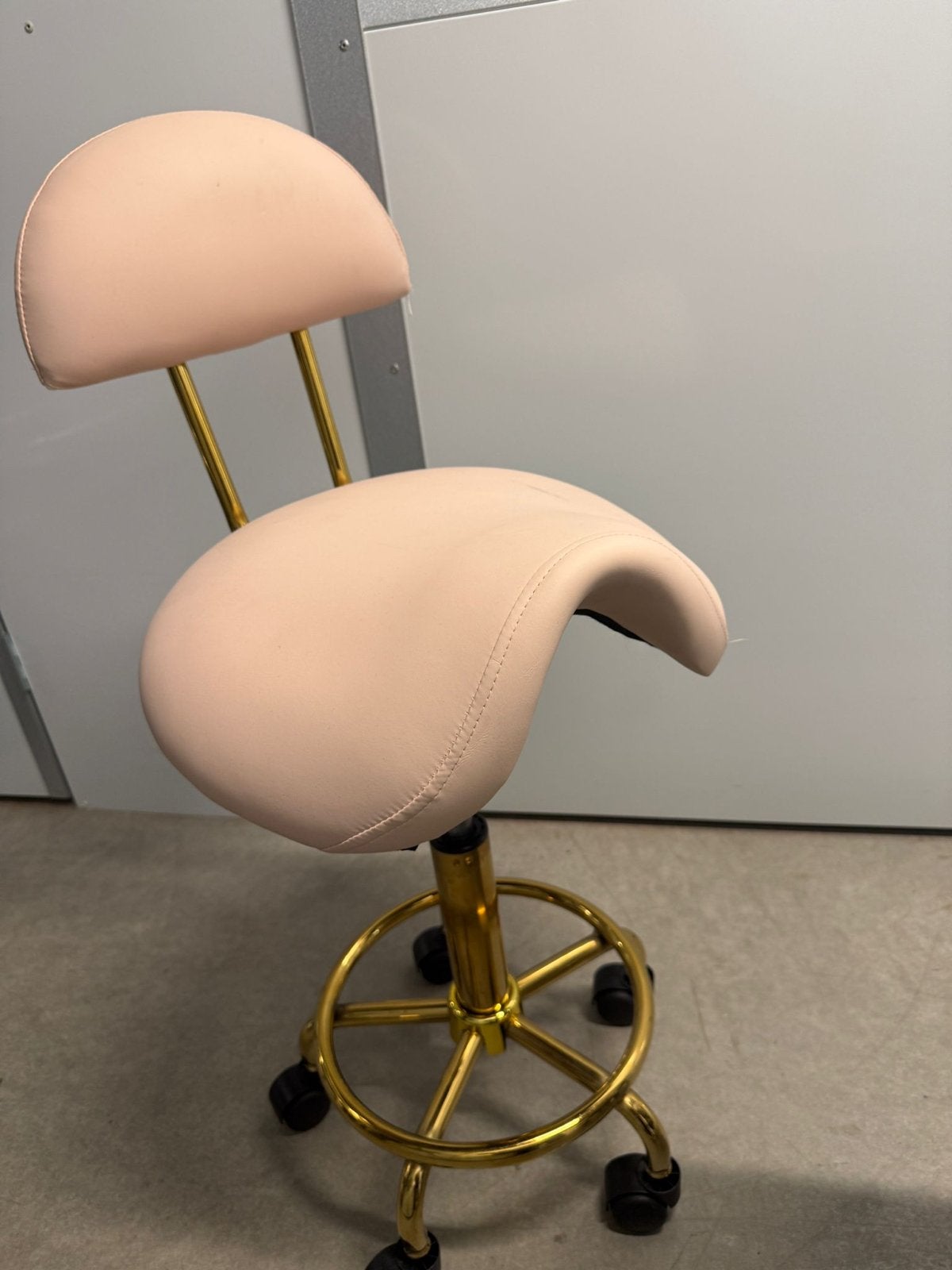Roze zadelkruk met gouden onderstel, Ophalen, Overige kleuren, Zo goed als nieuw, Metaal