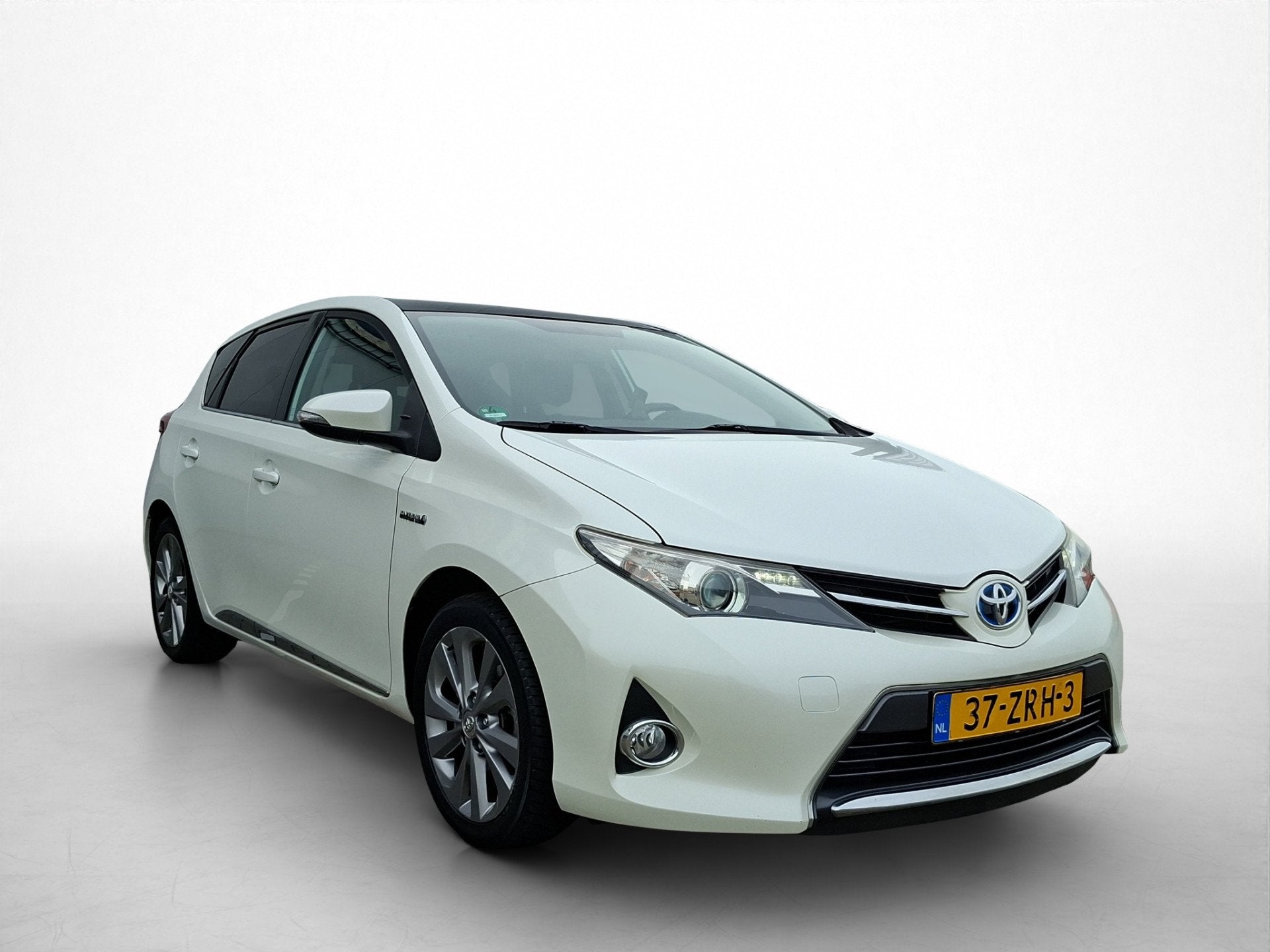 Toyota Auris 1.8 Hybrid Lease | Dealer onderhouden | Panoram, Gebruikt, Zwart, 4 cilinders, Wit