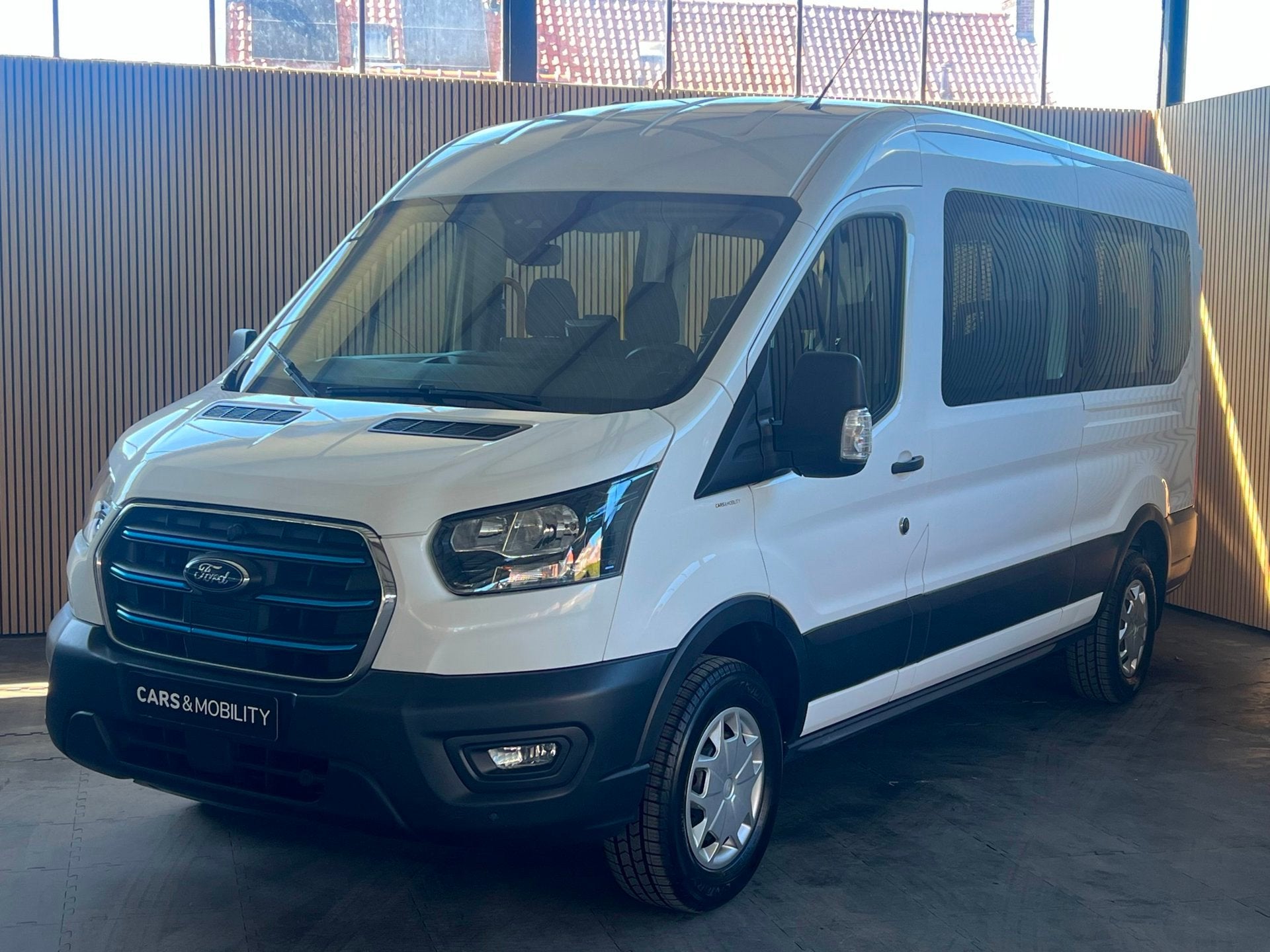 Ford E-Tranist rolstoel – taxi gekeurd – direct inzetbaa, Auto's, Automaat, 131 €/maand, Stof, Gebruikt