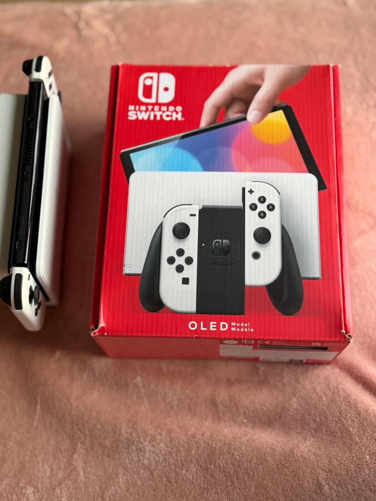 Nette Nintendo Switch OLED in wit., Spelcomputers en Games, Spelcomputers | Nintendo Switch, Zo goed als nieuw, Switch OLED, Met 1 controller