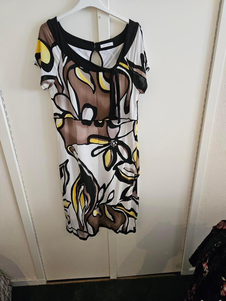 Vrouwelijke jurk merk atmos maat 42geel zwart mooie print, Kleding | Dames, Jurken, Maat 38/40 (M), Verzenden, Zwart, Zo goed als nieuw