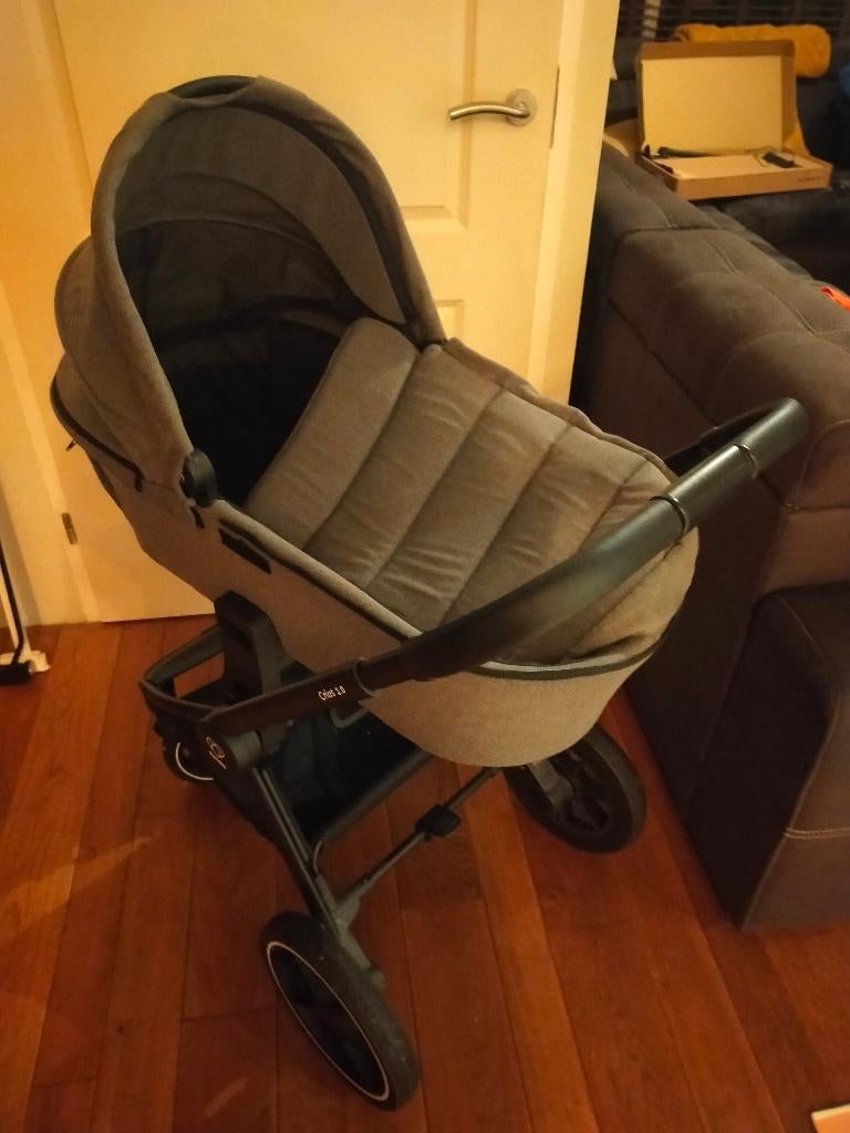 3-in-1 kinderwagen mosgroen met reiswieg en autostoel, Kinderen en Baby's, Kinderwagens en Combinaties, Zo goed als nieuw, Combiwagen