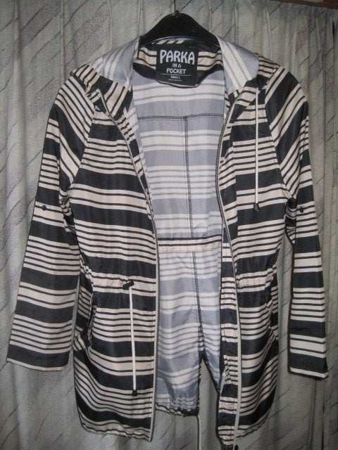 Parka jas. Maat S/M. Met koord in de taille., Maat 38/40 (M), Zwart, Ophalen of Verzenden, Zo goed als nieuw