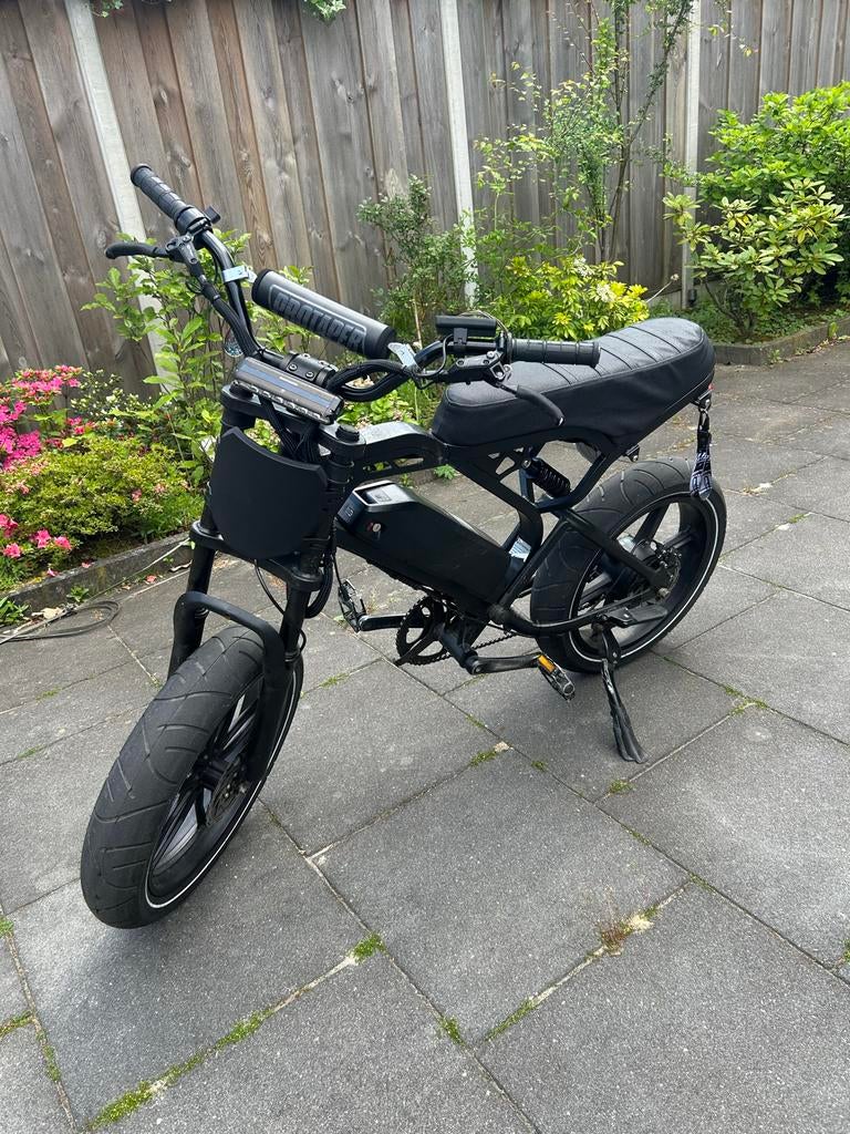 Custom v20 pro 45km/u, Zo goed als nieuw, Minder dan 47 cm, 30 tot 50 km per accu, Ophalen