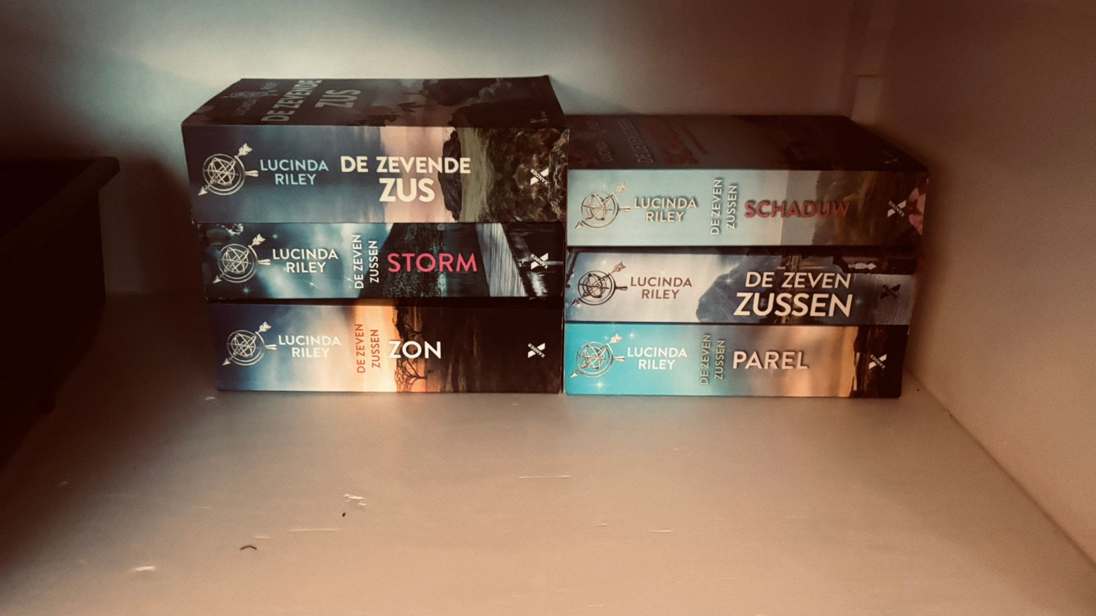 6 delen van de zeven 7 zussen, Boeken, Ophalen of Verzenden, Zo goed als nieuw, Nederland