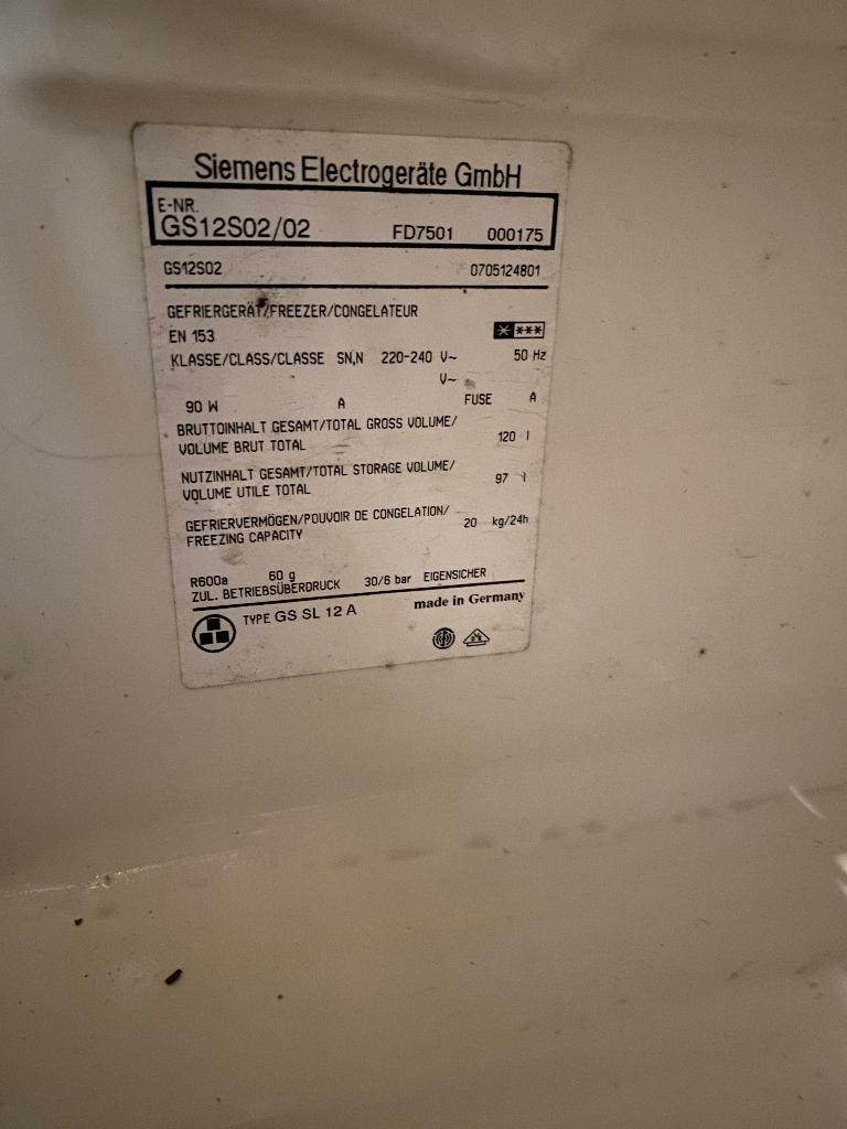 Vrieskast 120 L !! Gratis !!, Witgoed en Apparatuur, Vriezers en Diepvrieskisten, Gebruikt, Ophalen, Vrieskast, 85 tot 120 cm