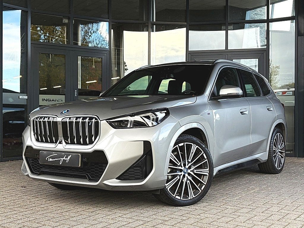 Bmw IX1 XDRIVE30 LAUNCH ED. M-SPORT - PANO - LEDER - MASSAGE, Auto's, Automaat, Verwarmde buitenspiegels, Gebruikt, Overige modellen