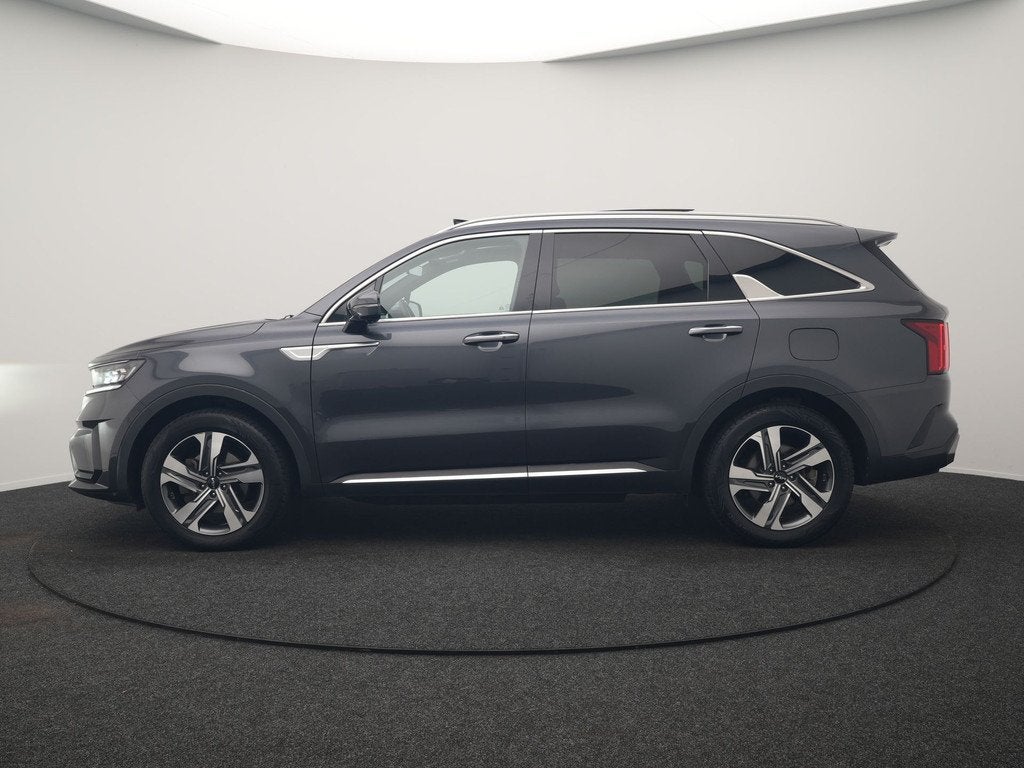 Kia Sorento 1.6 T-GDI 4WD ExecutiveLine PHEV 265pk Dealer O., Auto's, Kia, Gebruikt, Zwart, 4 cilinders, Hybride Elektrisch/Benzine